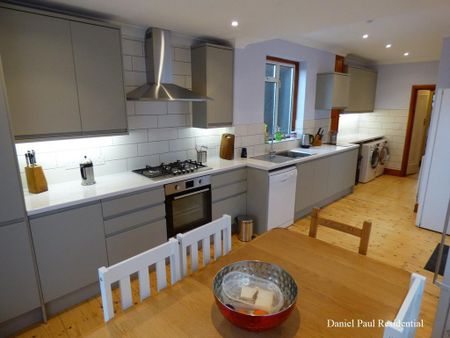 1 bedroom in a house share to rent - Photo 3