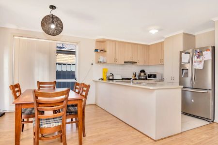 8 Toorna Place, Andrews Farm. - Photo 4