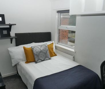 4 bedroom terraced house to rent - Photo 5