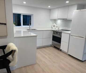 Fully Furnished, 2 Bed + 1 Bath, All utiliies + internet Included - Photo 4