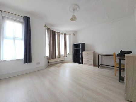 3 Bed Terraced House, Leopold Road, N18 - Photo 4