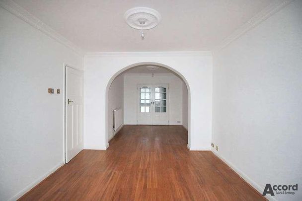 The Drive, Collier Row, RM5 - Photo 1