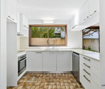 3 Bedroom Duplex on Jefferson Lane - Low-Maintenance Coastal Living - Photo 1