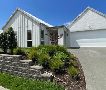 Contemporary family home - Photo 2