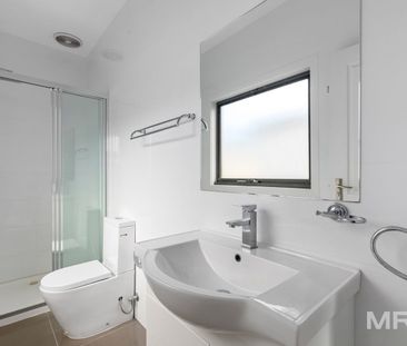 Townhouse in the heart of Thornbury - Photo 5