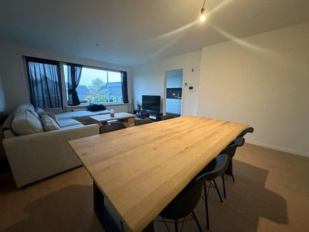 Gerenoveerd tweeslaapkamer appartement met garage! - Photo 3