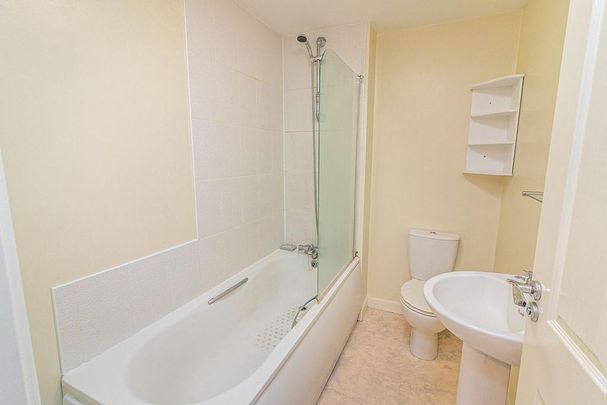 2 bedroom terraced house to rent - Photo 1