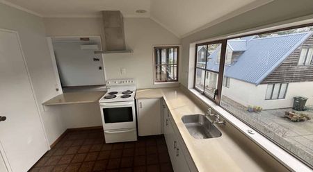 NICE AND FRESH TWO BEDROOM UPSTAIRS TOWNHOUSE: - Photo 3