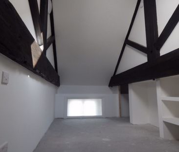 2 Bed - Fitzwilliam Street, Town Centre, Huddersfield - Photo 2