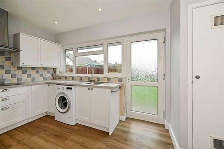 Cambridge Walk, Bognor Regis, PO21 - Photo 2