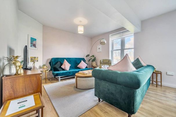 2 bedroom flat to rent - Photo 1