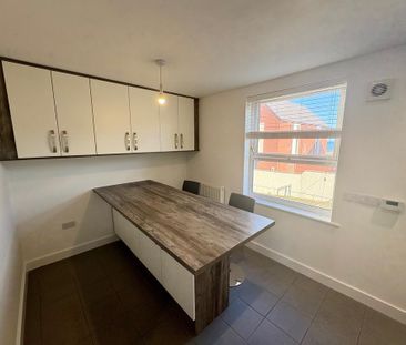 4 bedroom townhouse to rent - Photo 2