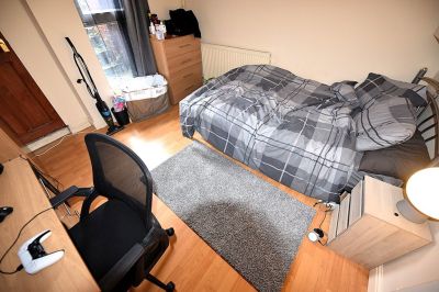 4 bedroom House in Mayville Place, Leeds - Photo 3