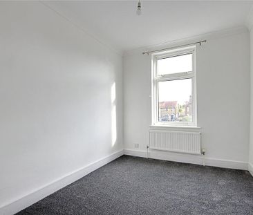 3 bedroom end of terrace house to rent - Photo 6