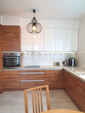 Nowoczesne przy stacji metra Rondo Daszyńskiego. - Photo 5