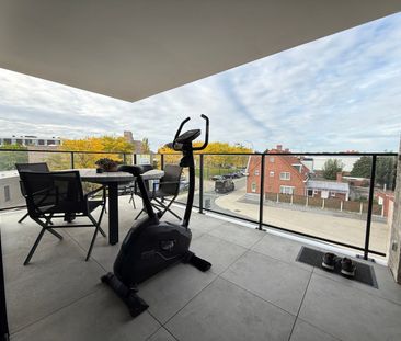 Instapklaar twee-slaapkamerappartement in Meulebeke. - Photo 2