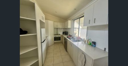 Modern 2-Bedroom Austam-Style Home - Photo 3