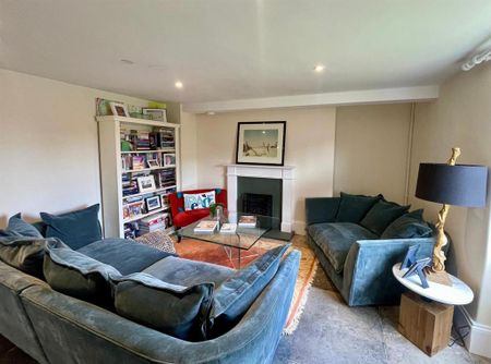 5 bedroom detached house to rent - Photo 3