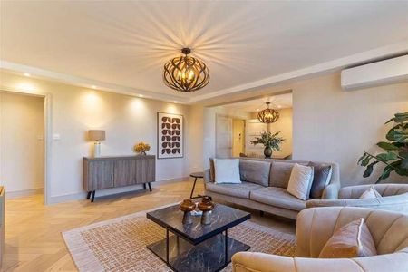 St. Johns Wood Park, St Johns Wood, NW8 - Photo 2