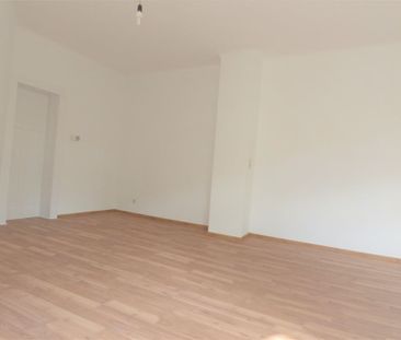 Leutzsch - Schöne 3 Zi.- Whg., Gäste WC, Loggia, frisch saniert! - Photo 3