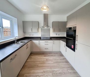 4 bedroom detached house to rent - Photo 6