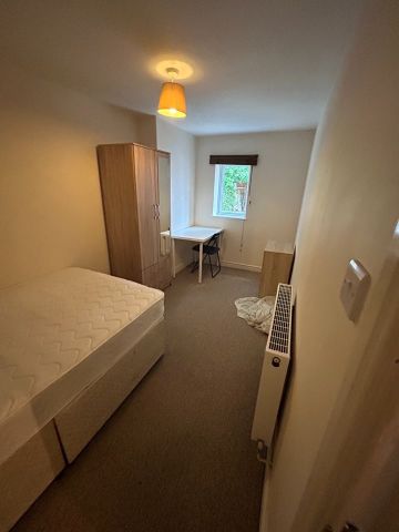 7 Bed Semi-Detached House, Belvoir Road, BS6 - Photo 2