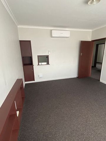 LOCATION IS EXCELLENT !! - Photo 2