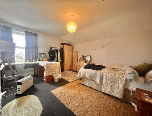 8 Bedroom Semi Detached To Let - Photo 1