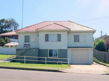 Spacious Three-Bedroom Home - Photo 4