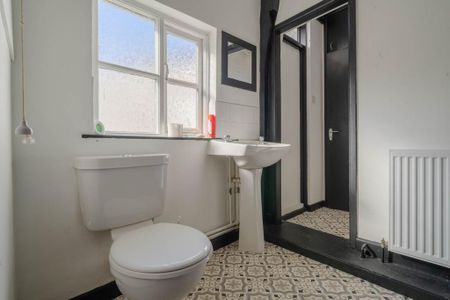 1 bedroom in a house share to rent - Photo 5