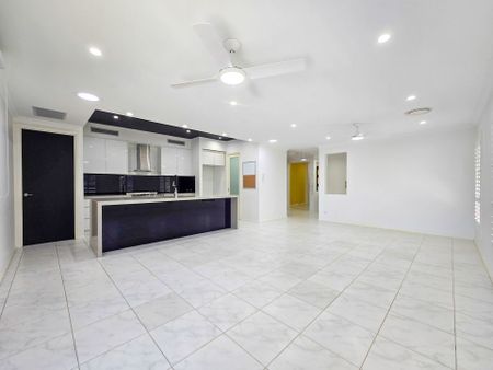 Luxury Family Living in a Prime Rosemeadow Location - Photo 2