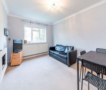 2 Bedroom, 1 bath, 1 reception Flat - Photo 4