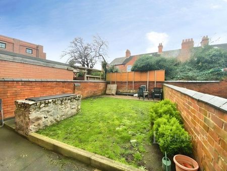 3 bedroom terraced house to rent - Photo 3