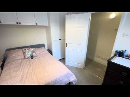 2 Bed Flat, Fulham Road, SW6 - Photo 2