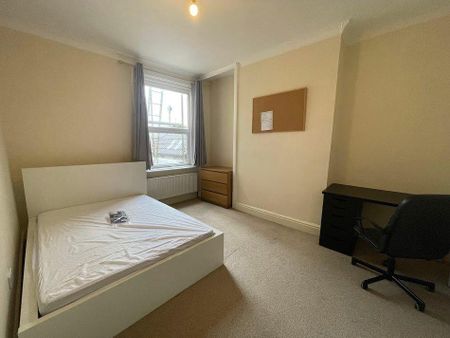 5 bedroom terraced house to rent - Photo 3