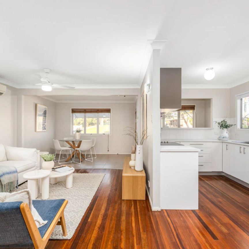 3 Bedroom house Redcliffe Contact Julie Sykes 0438 050 110 6 month lease offered - Photo 1