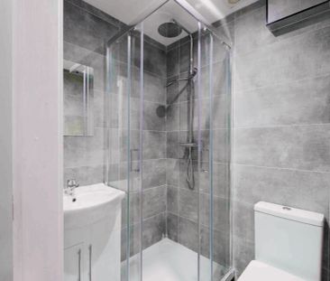 6 Beds 5 Baths - Photo 2