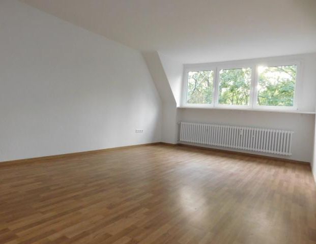 Schicke 3-Zimmerwohnung mit Laminat und modernisiertem Badezimmer... - Photo 1