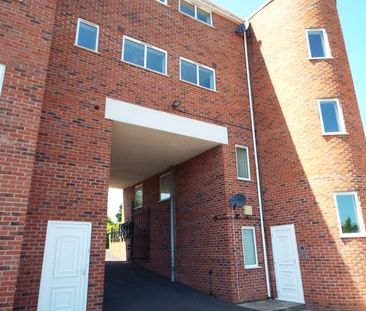 Henwick Court, Worcester, WR2 - Photo 1