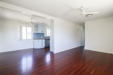 WELCOME TO 41 FLINDERS STREET - WHERE LIFESTYLE MEETS LOCATION! - Photo 2