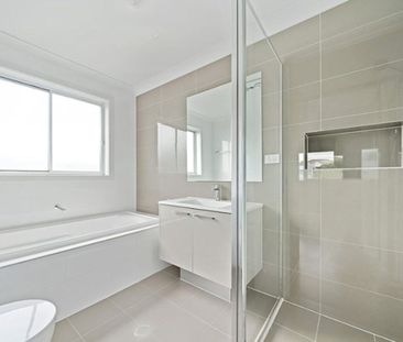 Modern 4-Bedroom Home with Double Parking in Moorebank - Photo 4