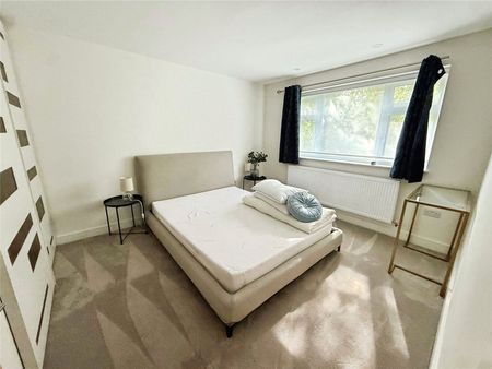 Park Drive, Ascot, Berkshire, SL5 0BE - Photo 3