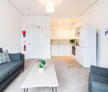 1 bedroom in a flat share to rent - Photo 2