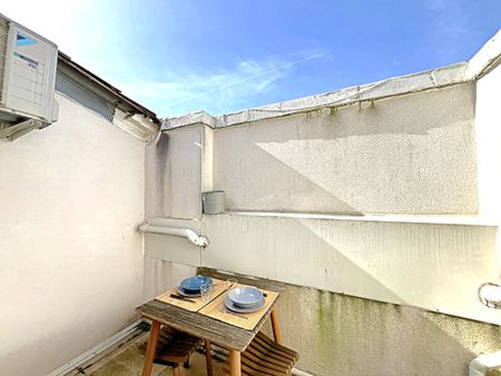 TOULOUSE - Place Wilson - Studio meublé en dernier étage -climatisé avec terrasse de 6m²., - Photo 2