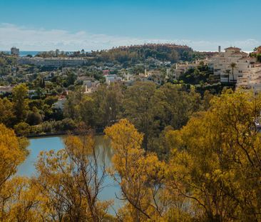 Penthouse in Nueva Andalucía - Photo 2