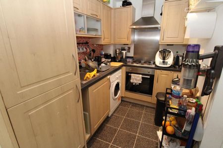 2 bedroom flat to rent - Photo 4