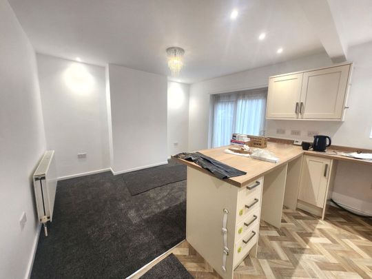 Hillbrow Crescent, Halesowen, B62 9RP - Photo 1