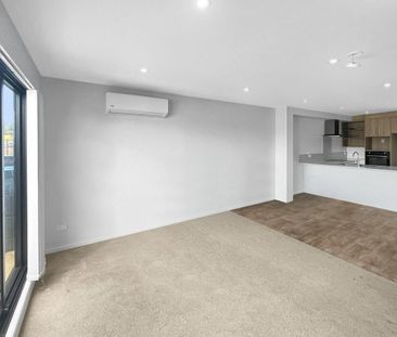 MANGERE BRIDGE, 3 BEDROOMS - Photo 2