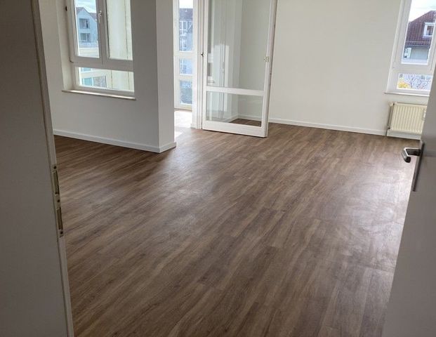 Berlin Karow 3 Zimmer mit Wintergarten und Wannenbad ab sofort ! - Foto 1