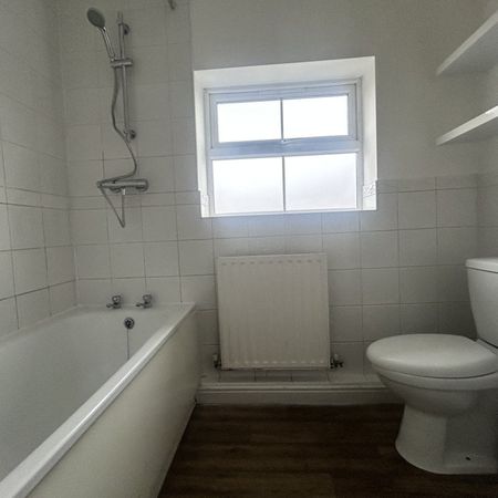 Victoria Road East - Photo 4